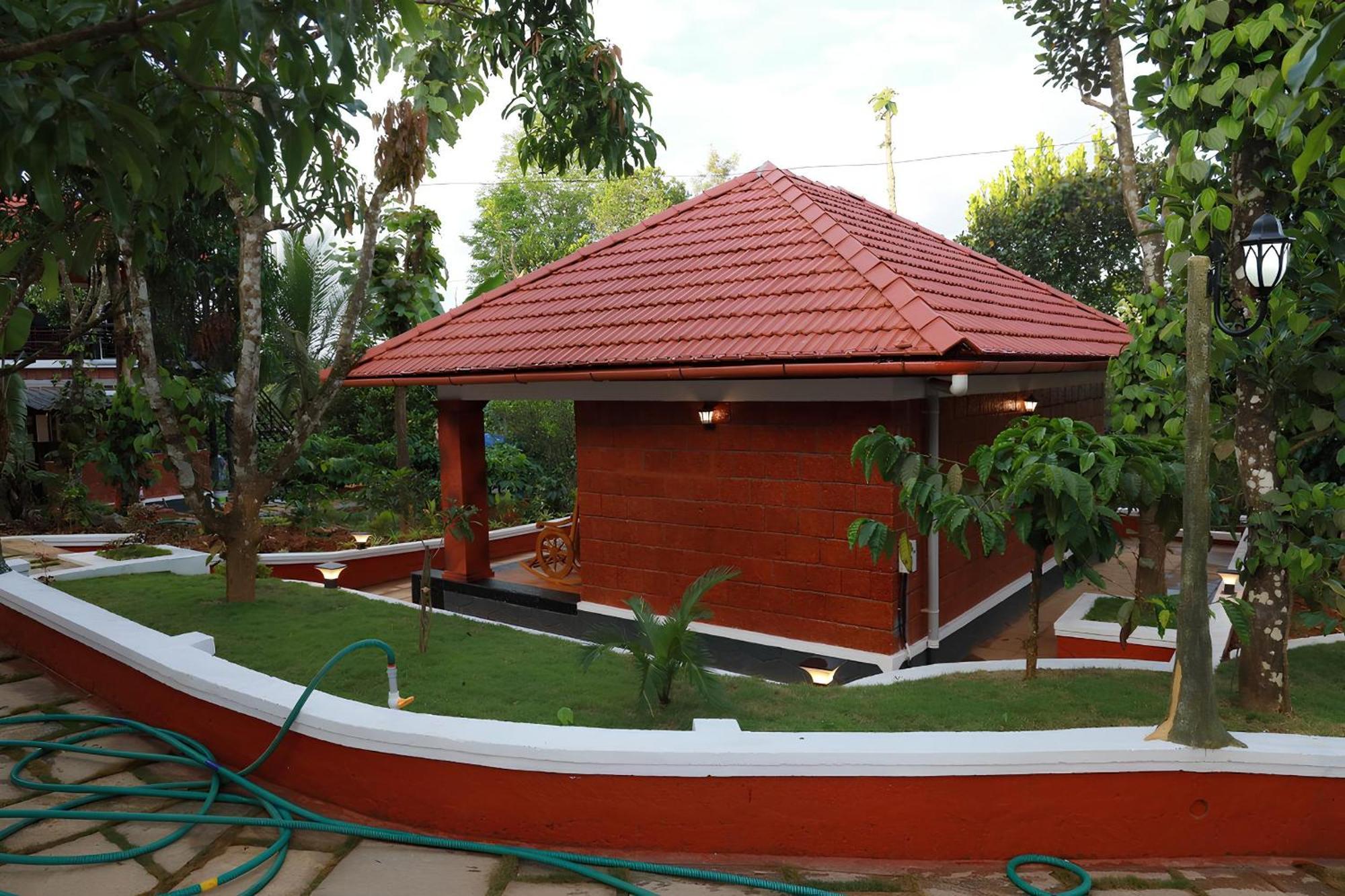 Miracle Holidays Mananthavady Extérieur photo
